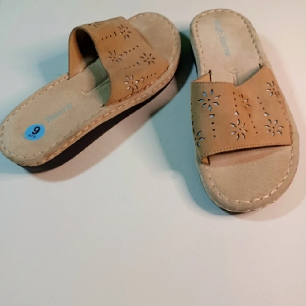 HIGH SIERRA, TAN SLIP-ON SANDALS, SIZE: 6